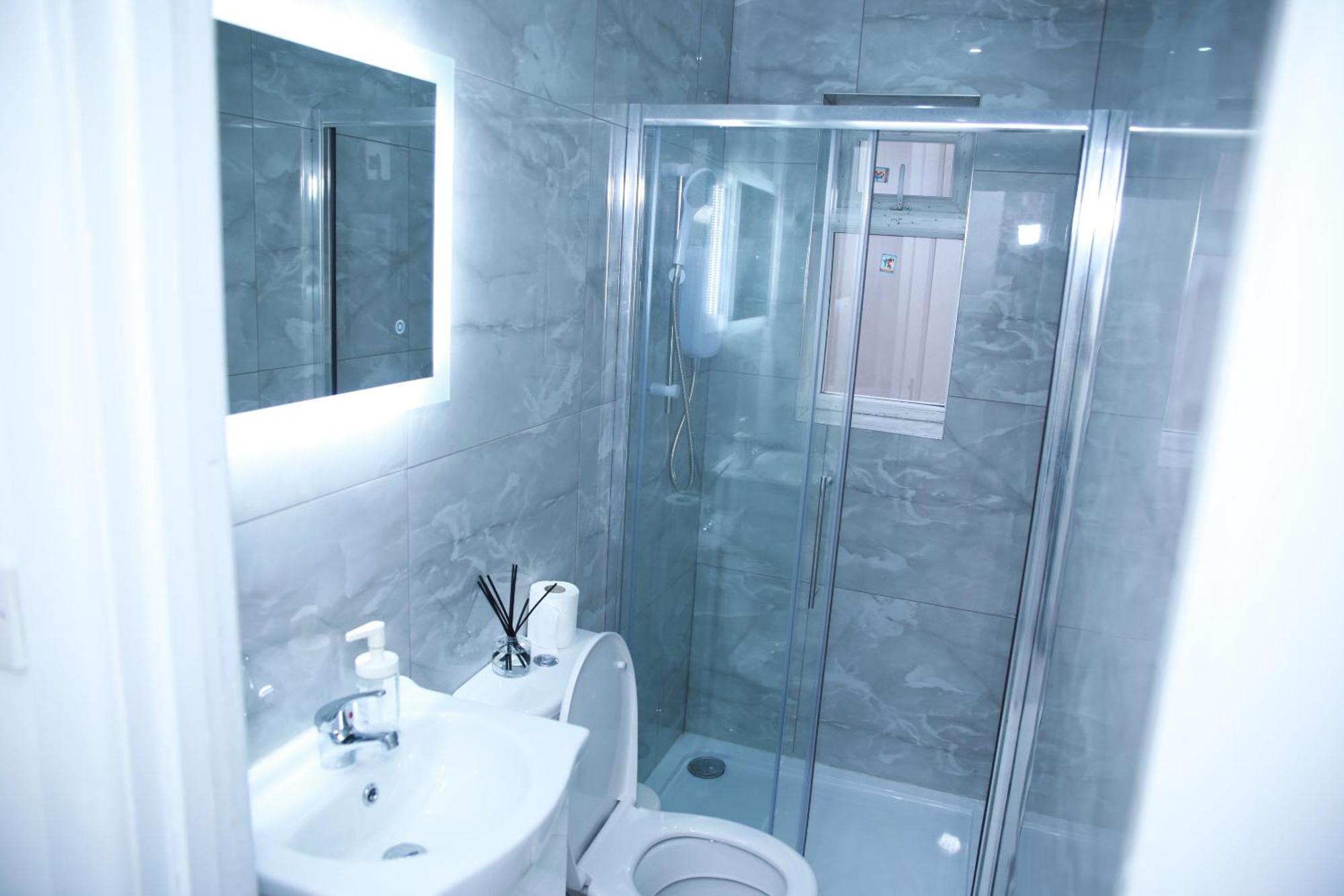 Lovely Apartment With Free Parking On Premises. London Ngoại thất bức ảnh